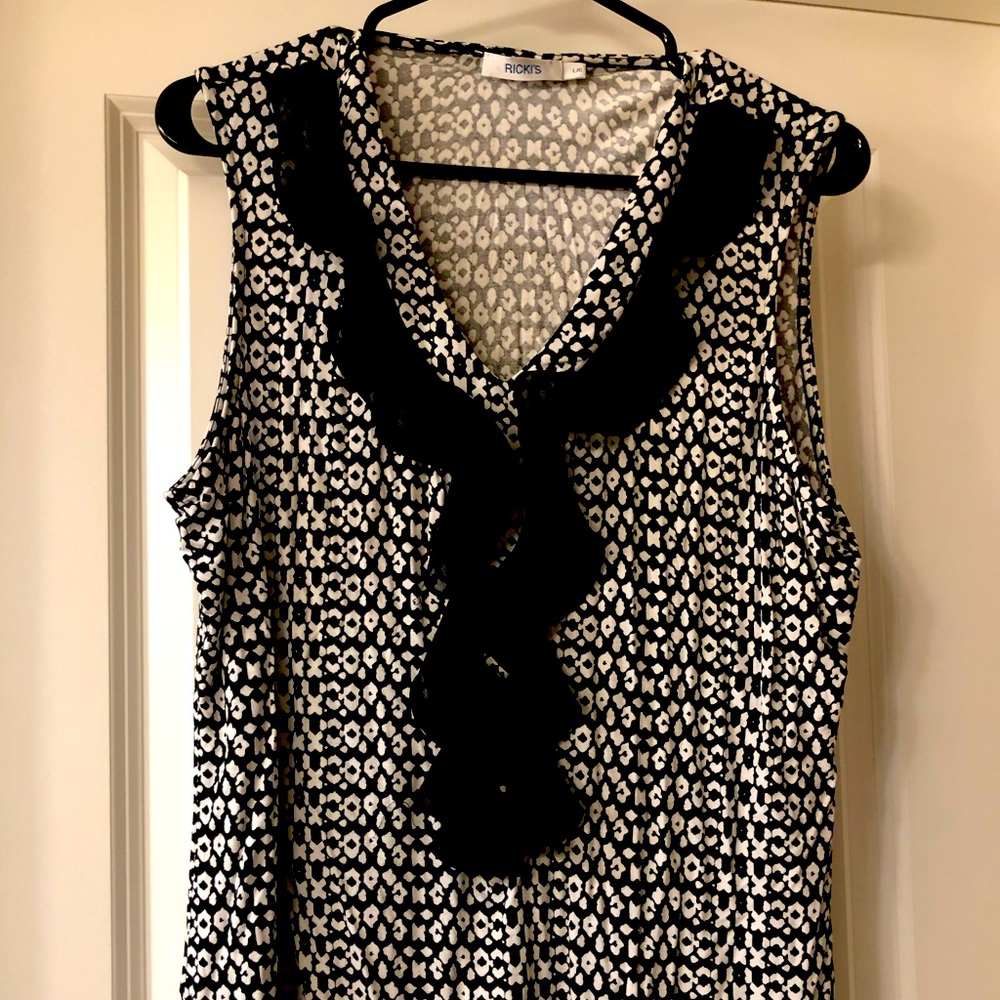 Ruffled Tank.  Perfect with Suit Jackets and Jeans🍷